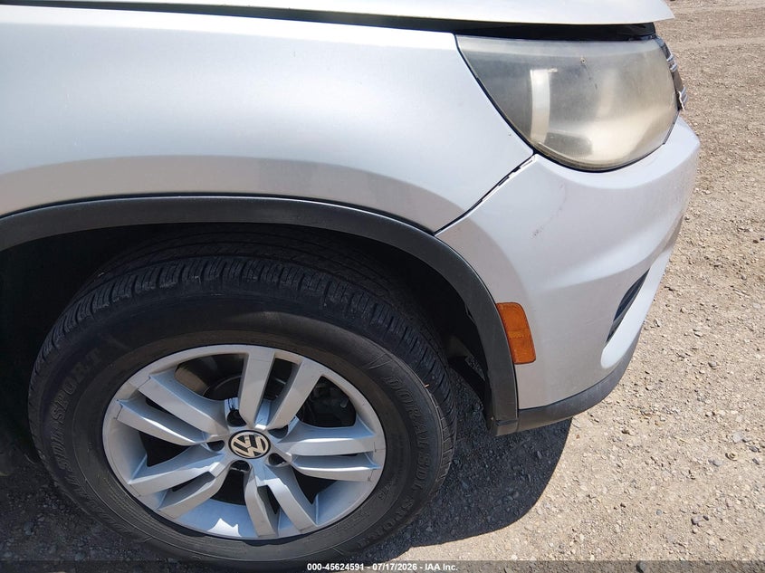 2013 VOLKSWAGEN TIGUAN auction photo 6
