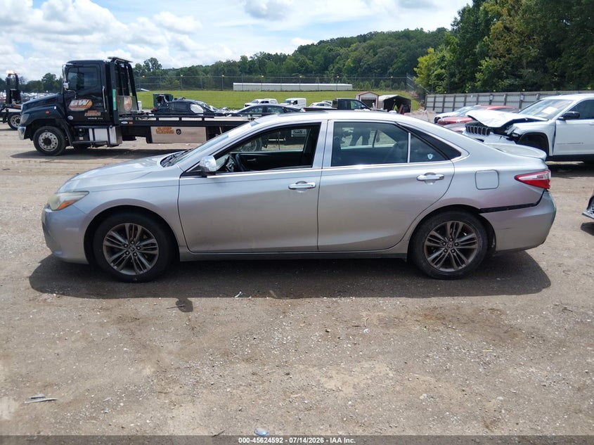 TOYOTA CAMRY - zdjęcie 14