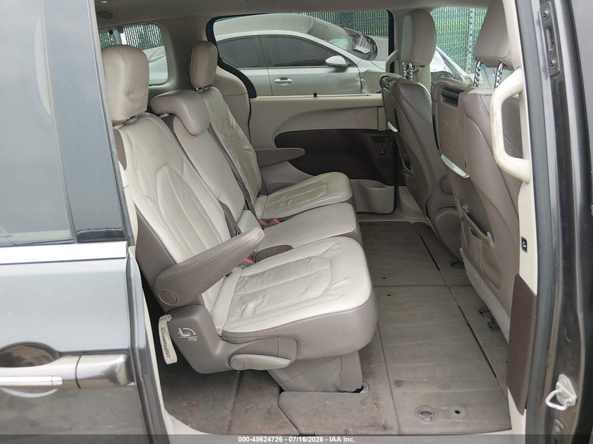 2017 CHRYSLER PACIFICA auction photo 8