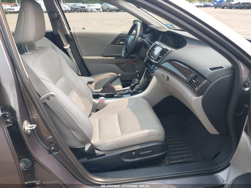 2017 HONDA ACCORD auction photo 5