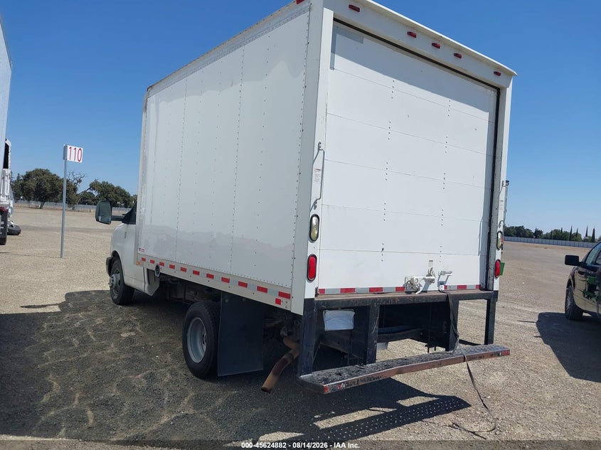 2016 GMC SAVANA CUTAWAY auction photo 3