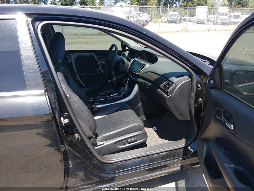 2017 HONDA ACCORD auction photo 5