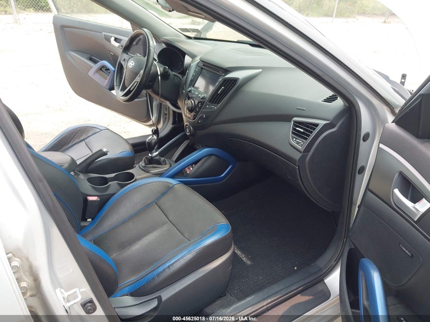 2013 HYUNDAI VELOSTER auction photo 5