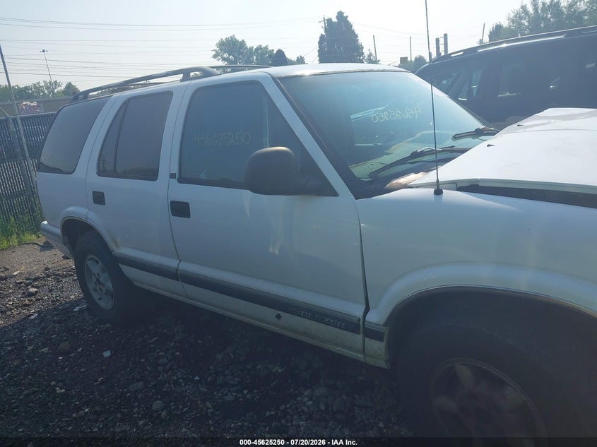 1996 Chevrolet Blazer VIN: 1GNDT13WXT2232460 Lot: 45625250
