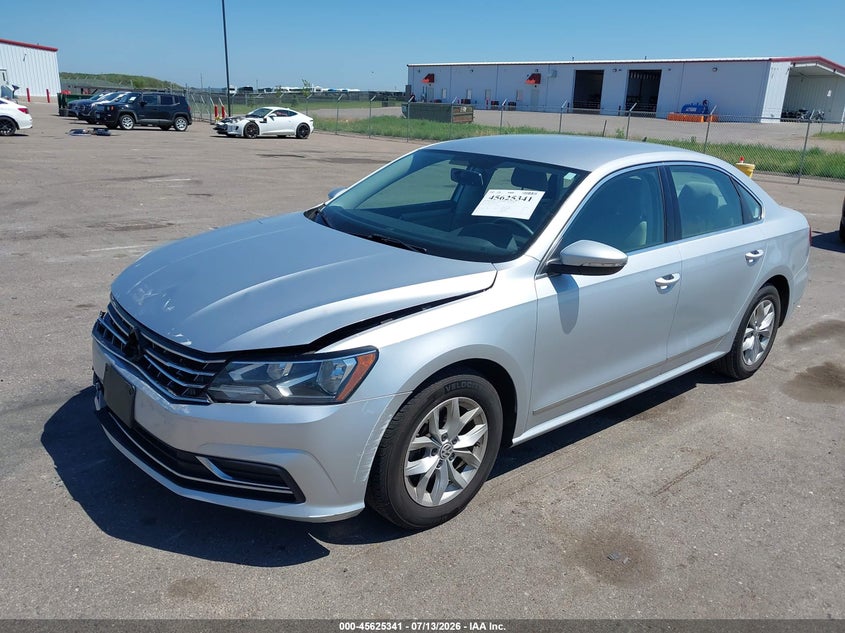 2016 Volkswagen Passat, Удар спереду, IAAI, VIN 1VWAT7A38GC018328 — фото 2