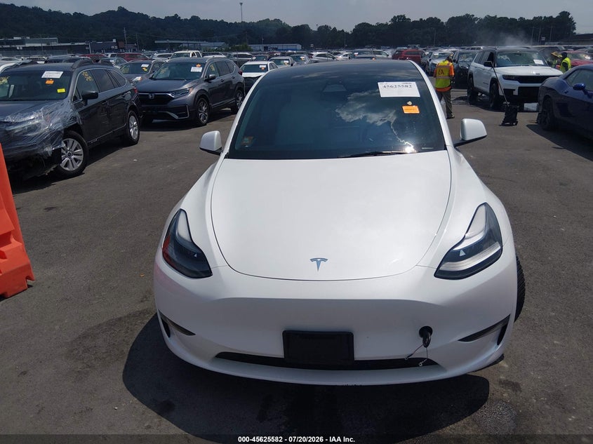 TESLA MODEL Y - zdjęcie 13