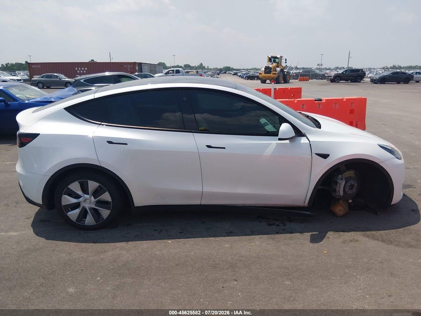 TESLA MODEL Y - zdjęcie 14
