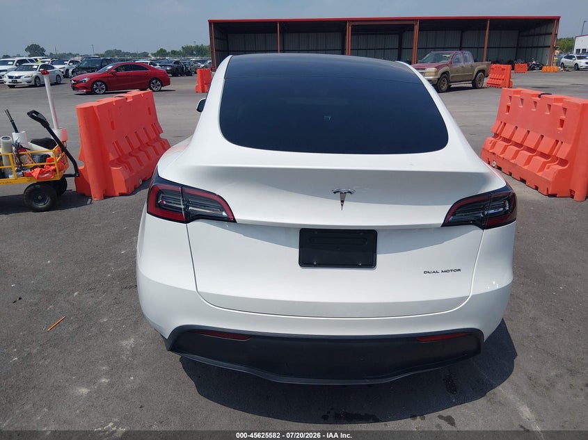 TESLA MODEL Y - zdjęcie 17
