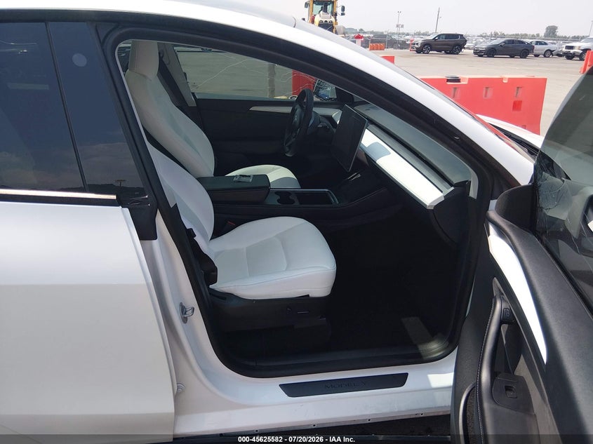 TESLA MODEL Y - zdjęcie 5