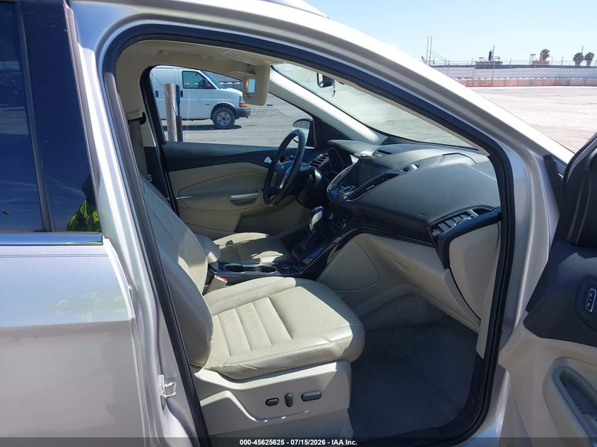 2016 FORD ESCAPE auction photo 5