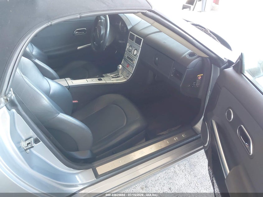 2005 CHRYSLER CROSSFIRE auction photo 5