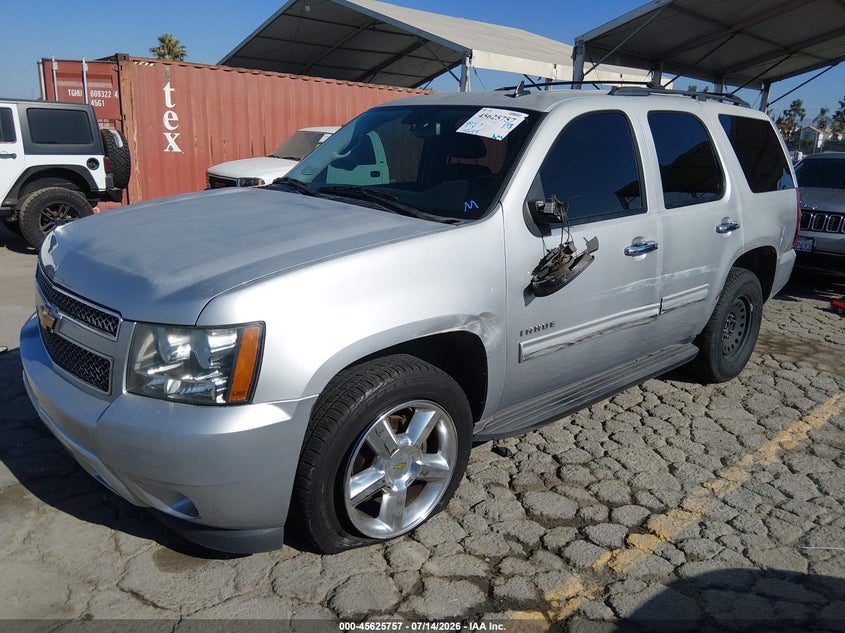 2013 Chevrolet Tahoe, Левый бок, IAAI, VIN 1GNSCAE04DR173530 — фото 2