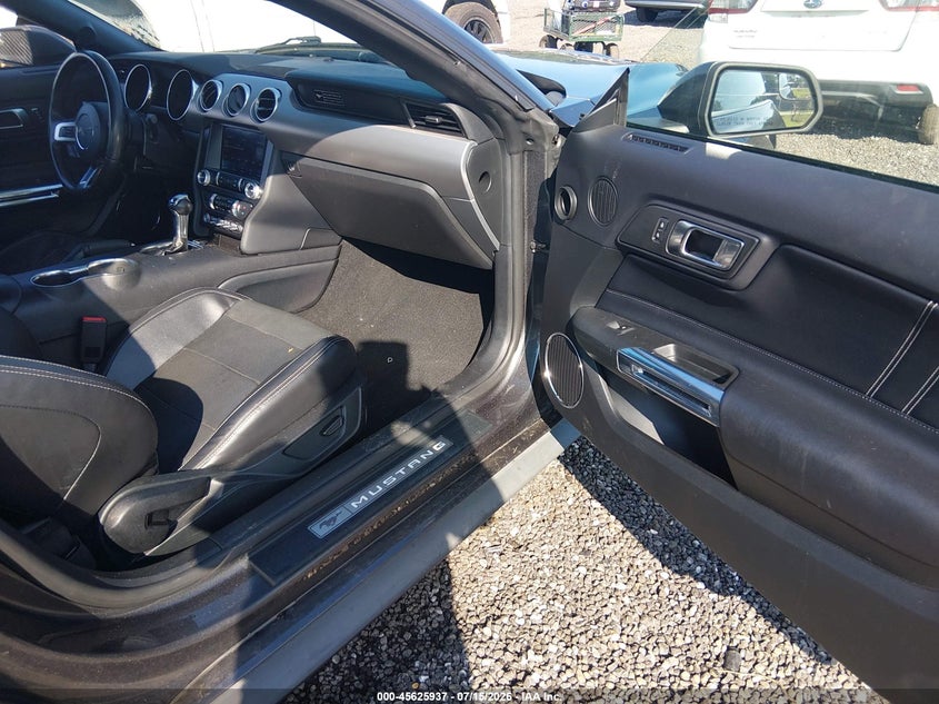 2020 FORD MUSTANG auction photo 5