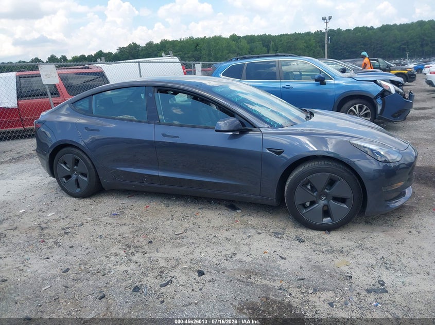 TESLA MODEL 3 - zdjęcie 13