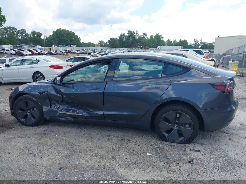 TESLA MODEL 3 - zdjęcie 14