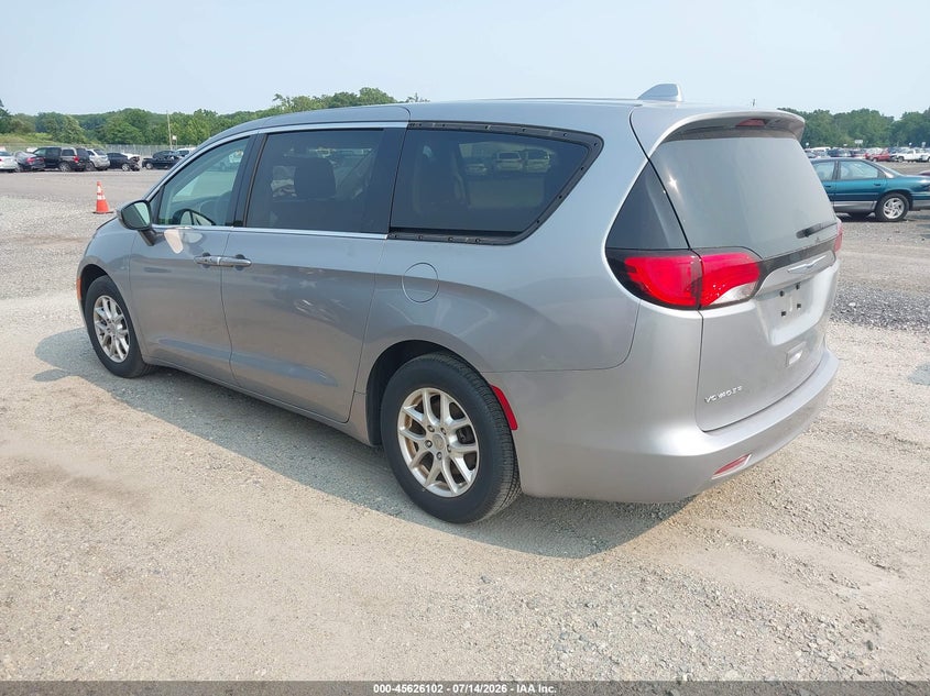2020 CHRYSLER VOYAGER auction photo 3