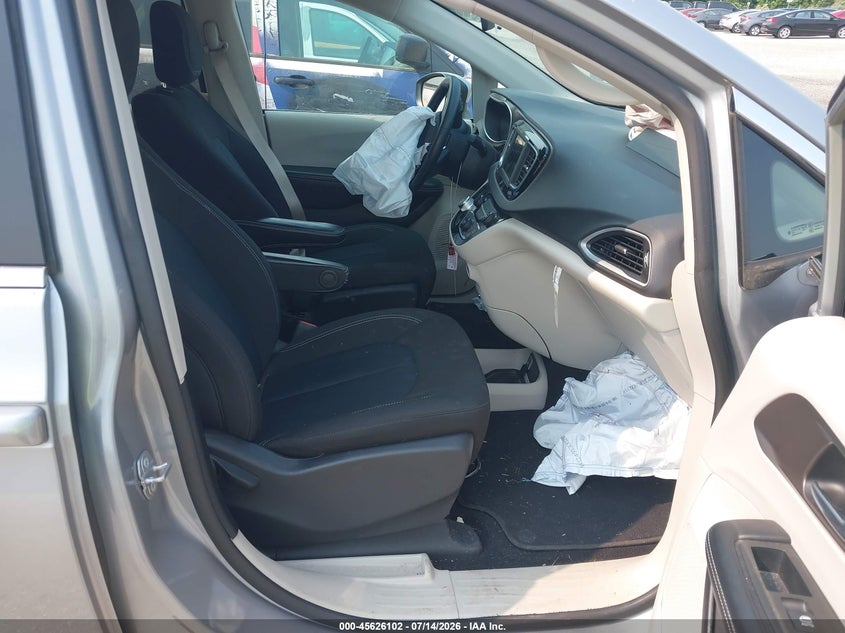 2020 CHRYSLER VOYAGER auction photo 5