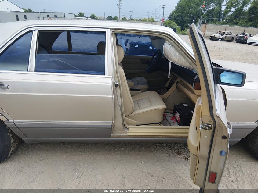 1989 MERCEDES-BENZ 560 auction photo 5