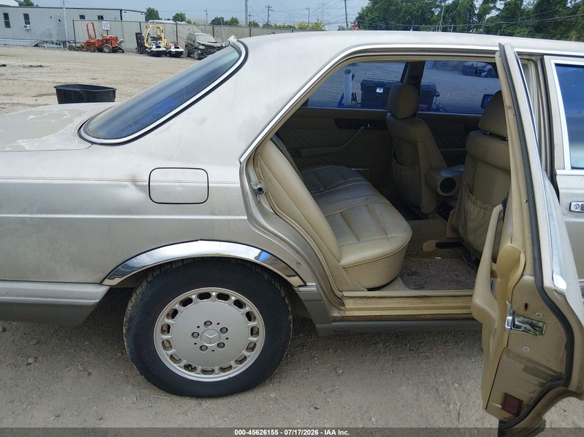 1989 MERCEDES-BENZ 560 auction photo 8
