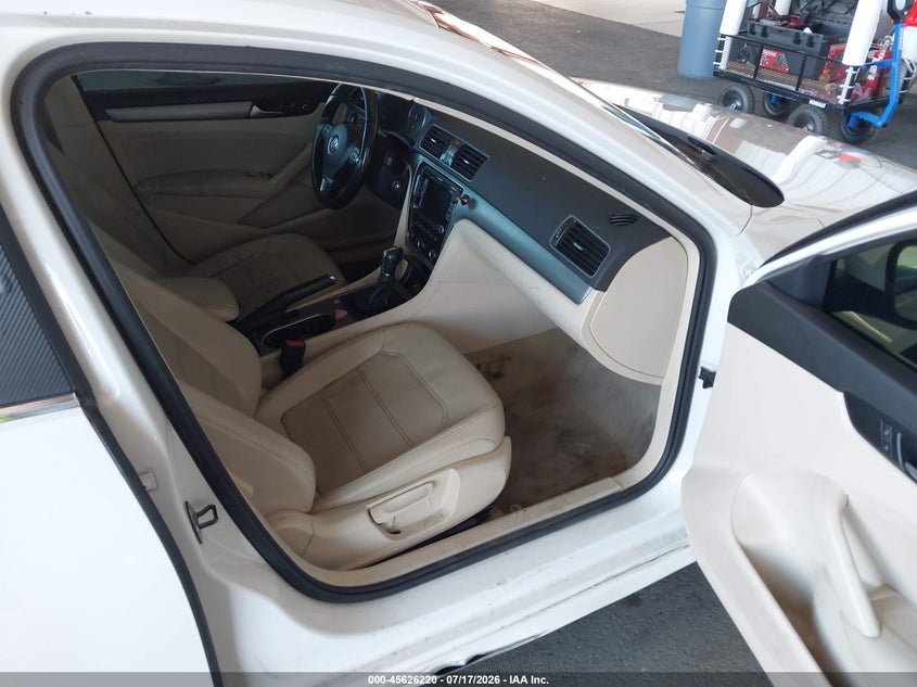2014 VOLKSWAGEN PASSAT auction photo 5