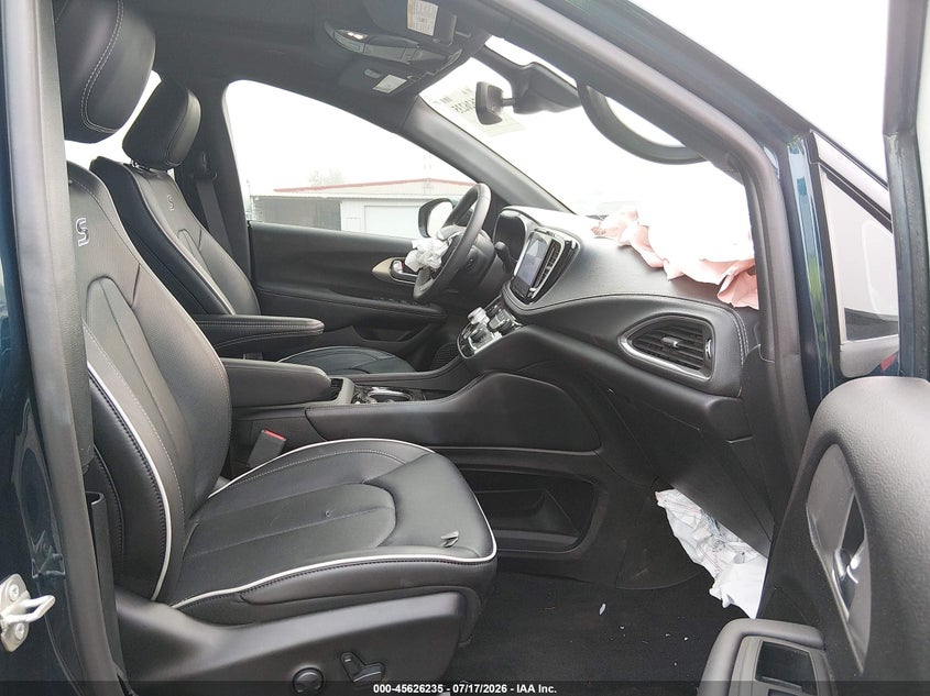 2023 CHRYSLER PACIFICA auction photo 5