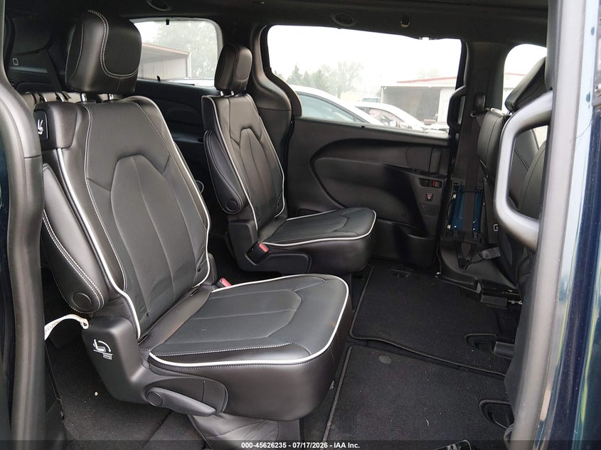 2023 CHRYSLER PACIFICA auction photo 8