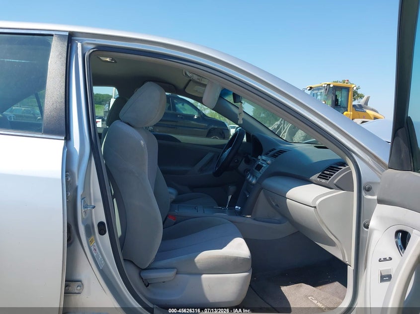 2011 TOYOTA CAMRY auction photo 5
