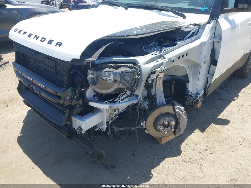2025 Land Rover Defender 90 P300 S VIN: SALEJ6EX4S2421733 Lot: 45626319