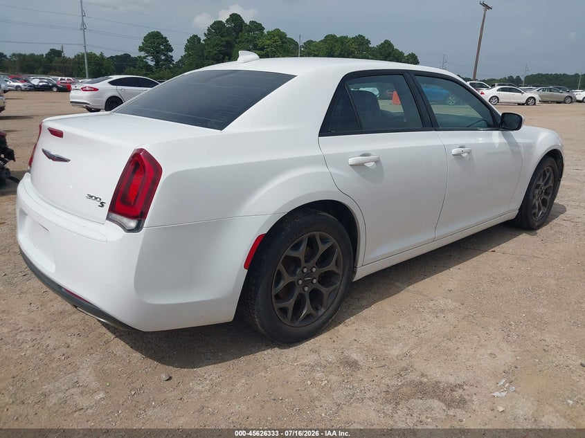 2016 CHRYSLER 300 auction photo 4