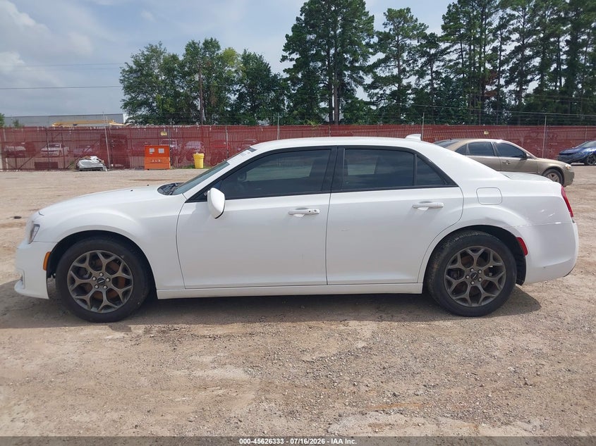 2016 CHRYSLER 300 auction photo 6