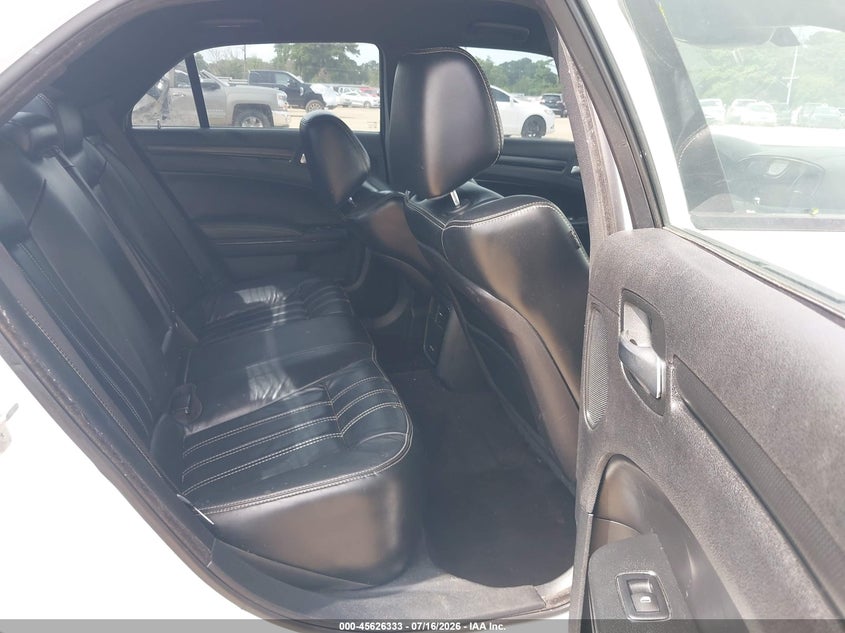 2016 CHRYSLER 300 auction photo 8