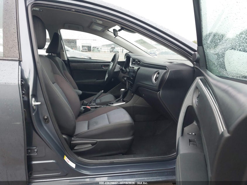 2017 TOYOTA COROLLA auction photo 5