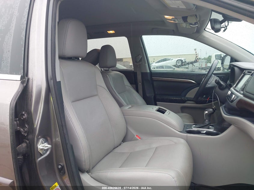 TOYOTA HIGHLANDER - zdjęcie 17