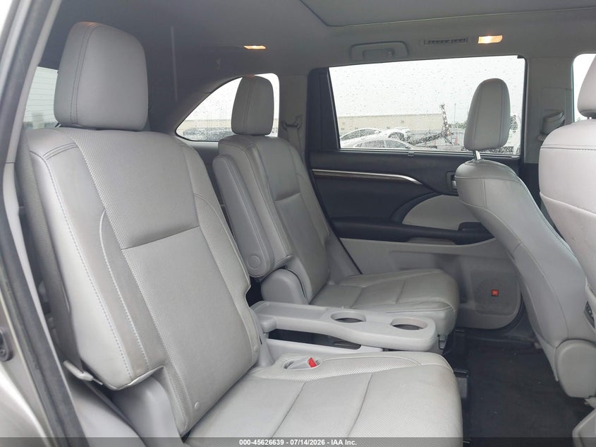 TOYOTA HIGHLANDER - zdjęcie 18