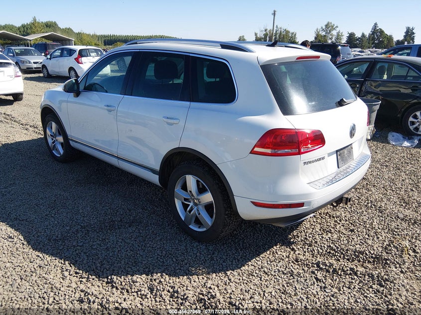 2014 VOLKSWAGEN TOUAREG auction photo 3