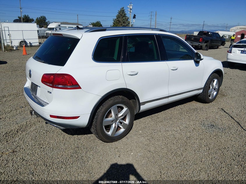 2014 VOLKSWAGEN TOUAREG auction photo 4