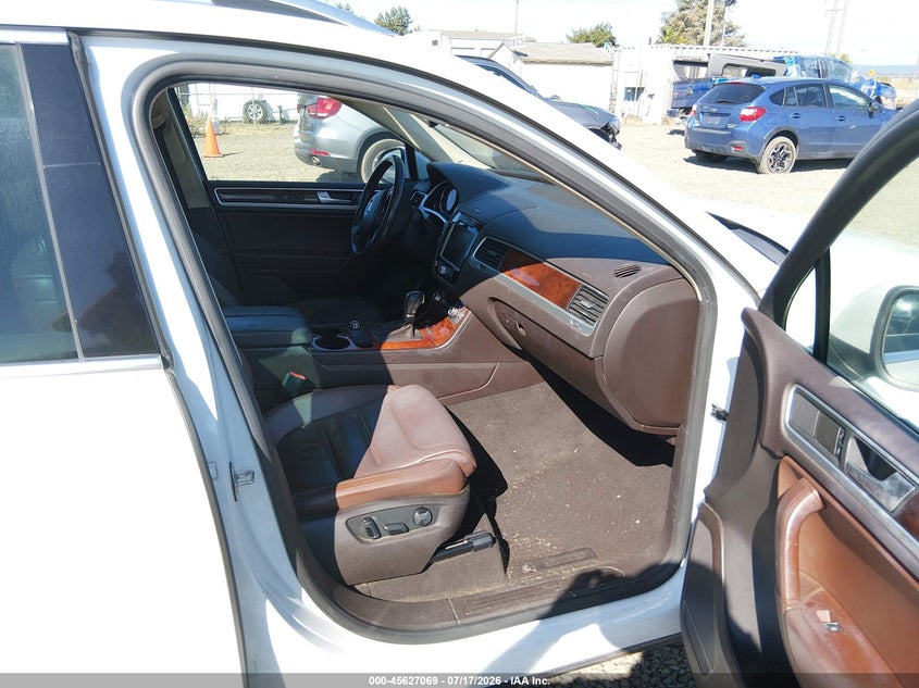 2014 VOLKSWAGEN TOUAREG auction photo 5