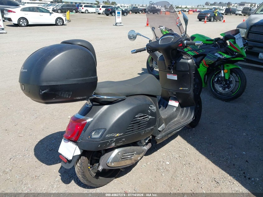 2022 VESPA GTS 300 SUPER auction photo 4