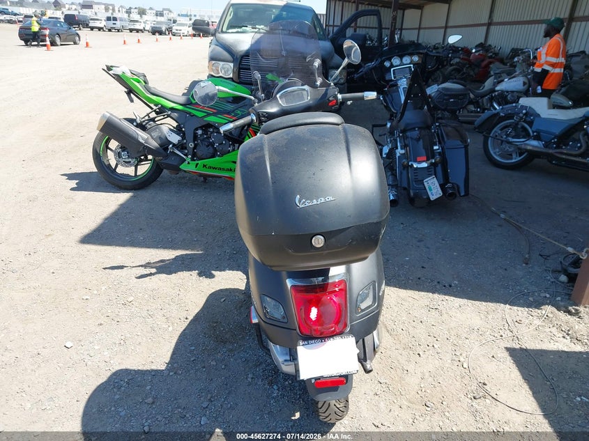 2022 VESPA GTS 300 SUPER auction photo 6