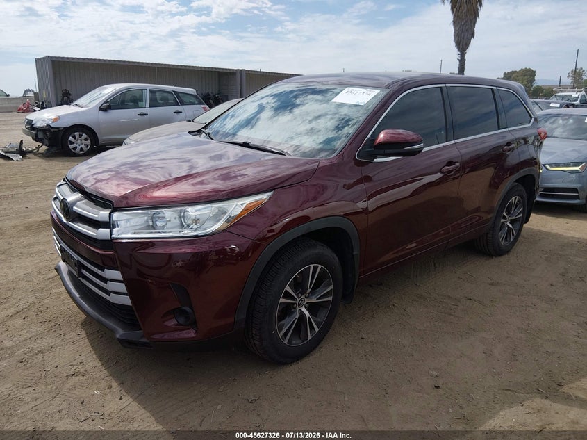 2018 Toyota Highlander Le 5TDZARFH0JS035349 photo 1