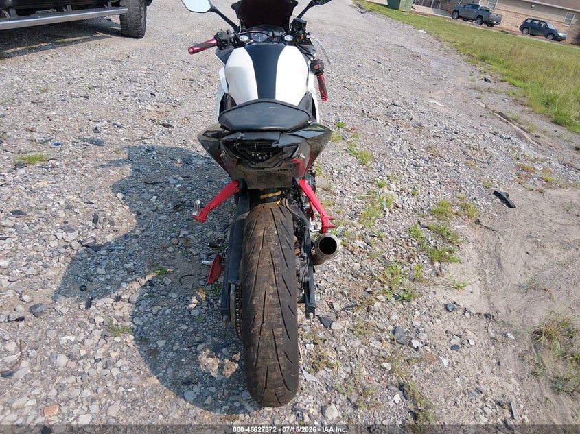 2017 YAMAHA YZFR3 auction photo 6