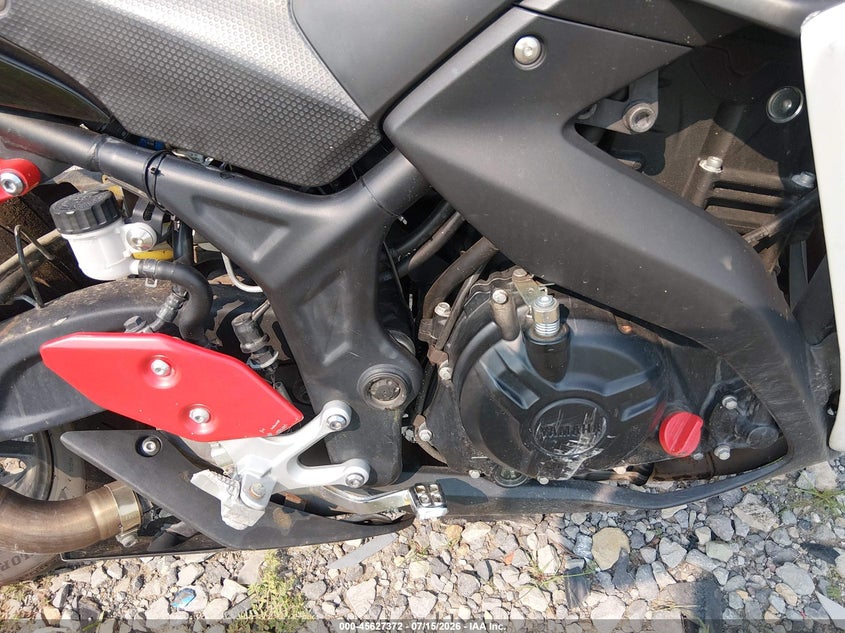 2017 YAMAHA YZFR3 auction photo 8