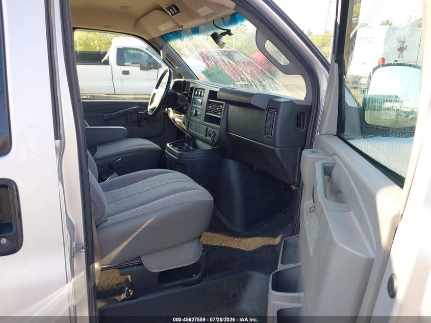 2017 GMC SAVANA 2500 auction photo 5