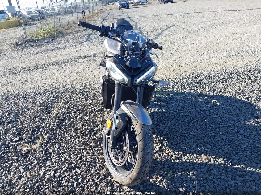 2024 TRIUMPH MOTORCYCLE STREET TRIPLE auction photo 5