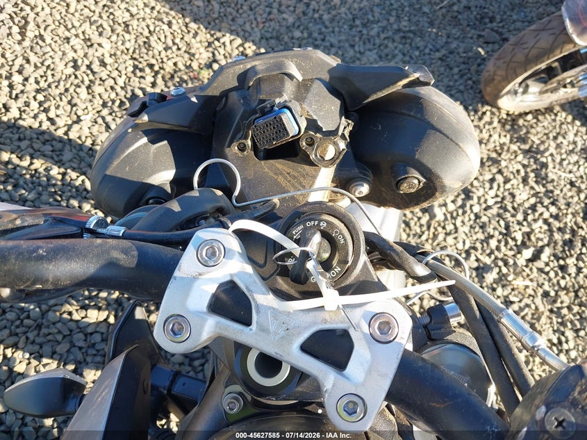2024 TRIUMPH MOTORCYCLE STREET TRIPLE auction photo 7