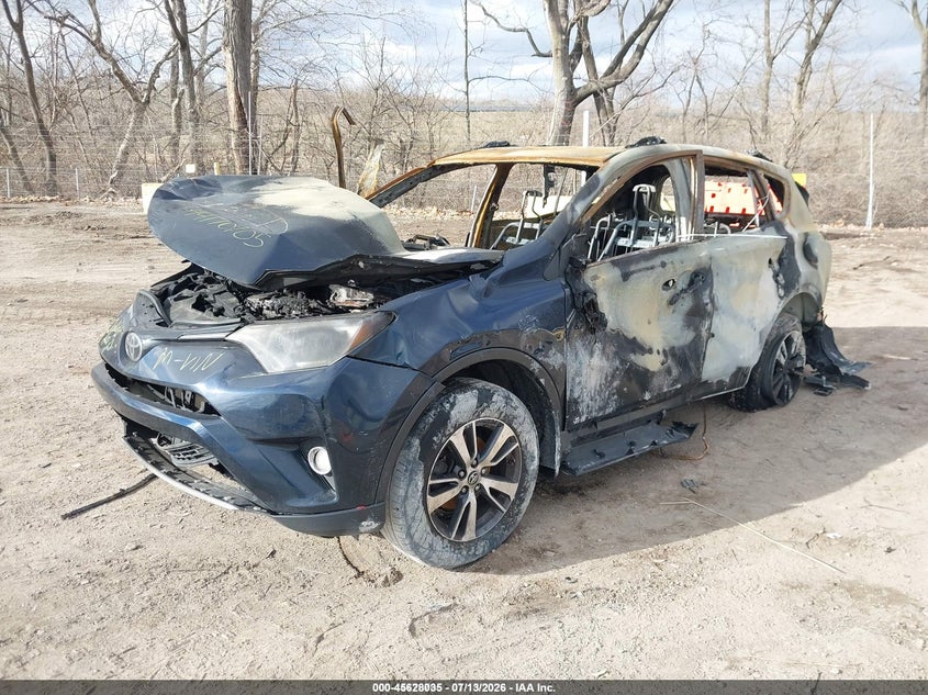 2018 Toyota RAV 4, Полностью сгорел, IAAI, VIN JTMWFREV2JJ194026 — фото 2