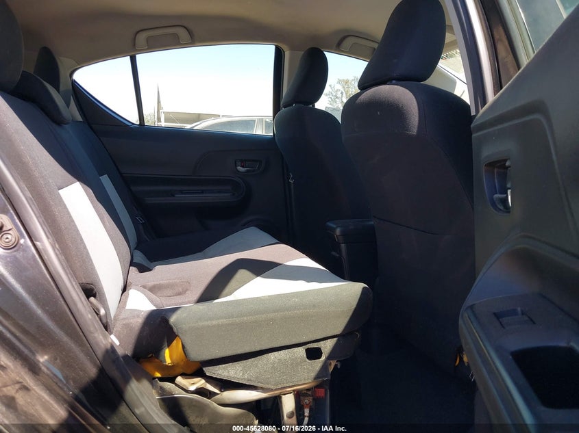 2016 TOYOTA PRIUS C auction photo 8
