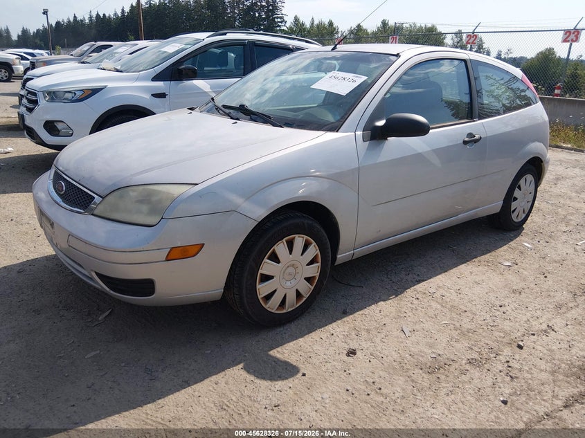 2005 Ford Focus Zx3 3FAFP31N55R121735 photo 1