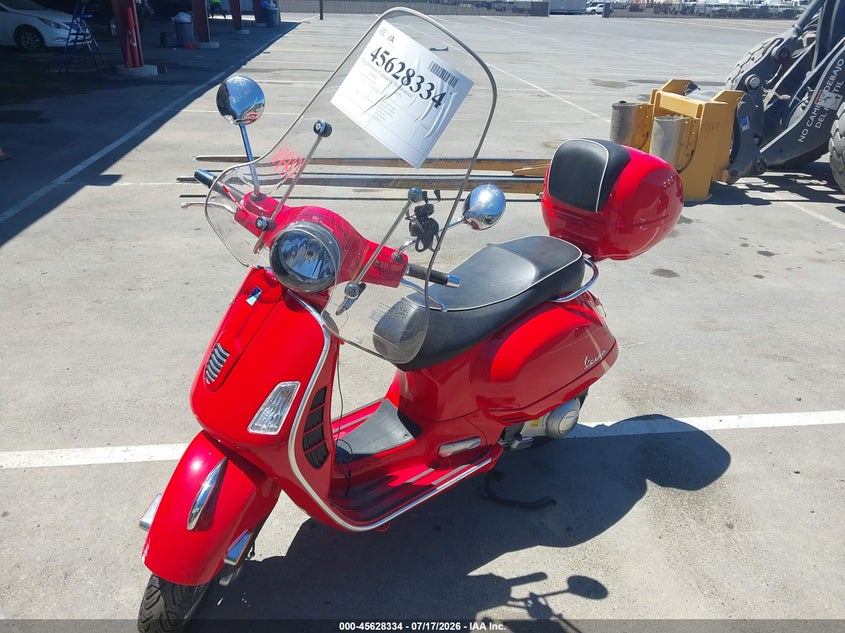 2013 VESPA GTS auction photo 2