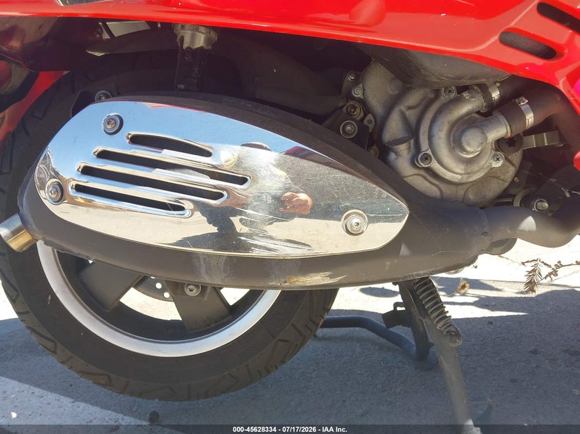 2013 VESPA GTS auction photo 8